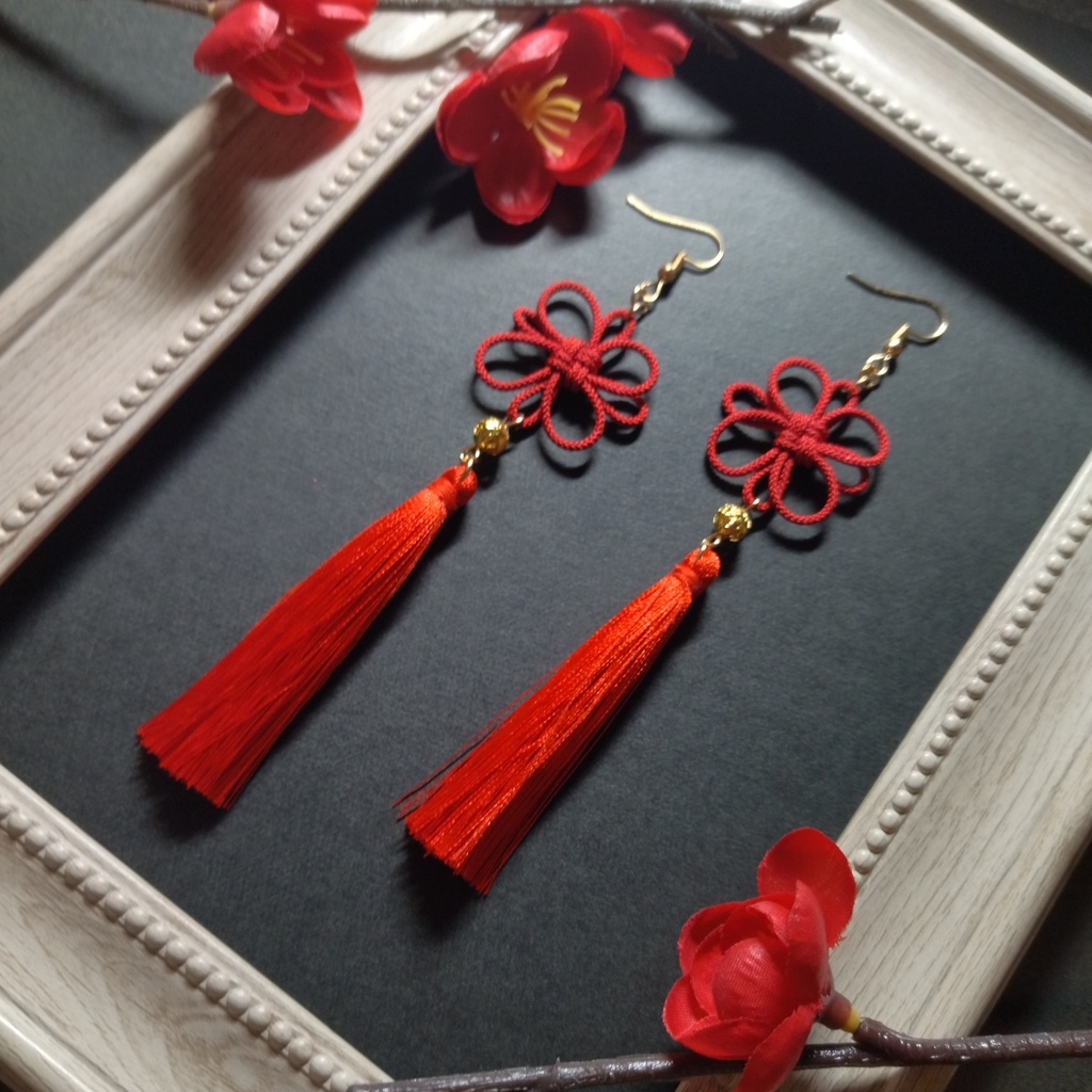 【ゴールドビーズ】吉祥結びとタッセルのピアス(イヤリング)(赤)【和風】【チャイナ】【中華風】【和装】【着物】【和ゴス】【浴衣】