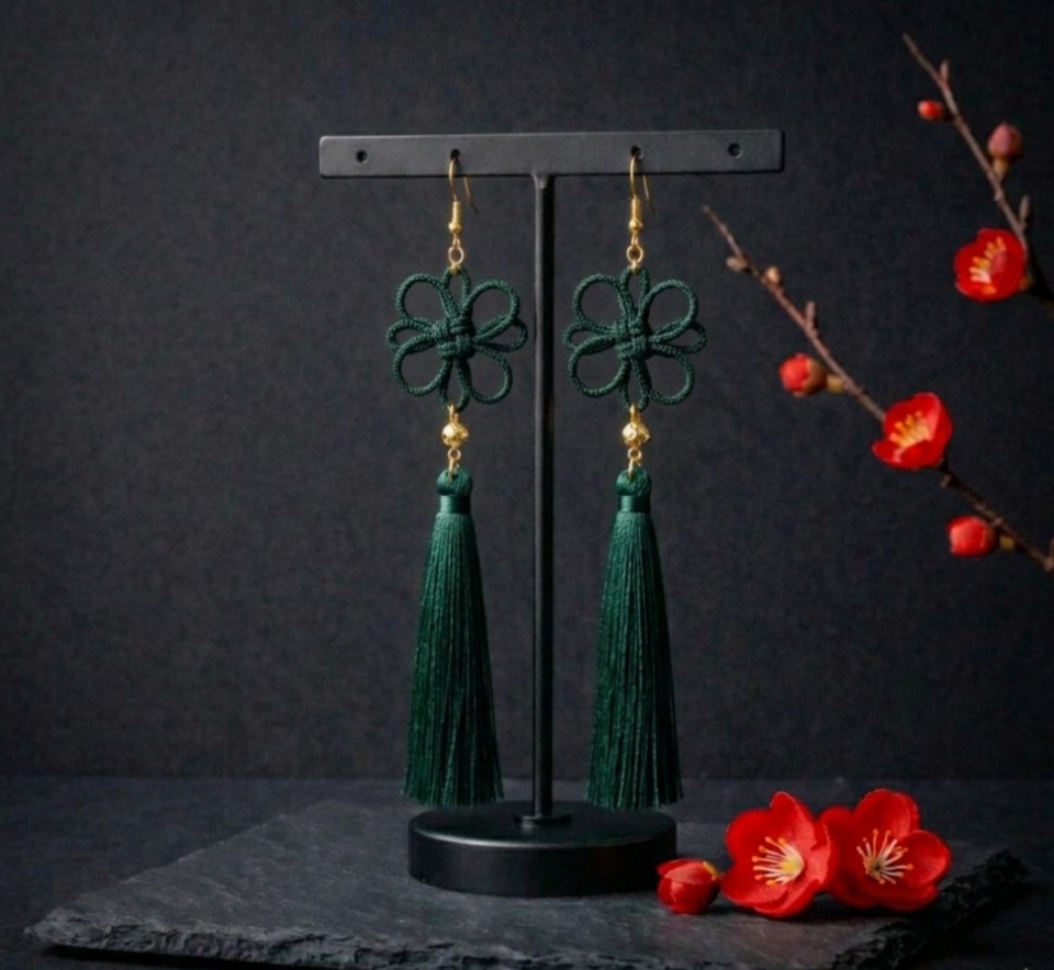 【ゴールドビーズ】吉祥結びとタッセルのピアス(イヤリング)(深緑)【チャイナ】【中華風】【和装】【和風】【袴】