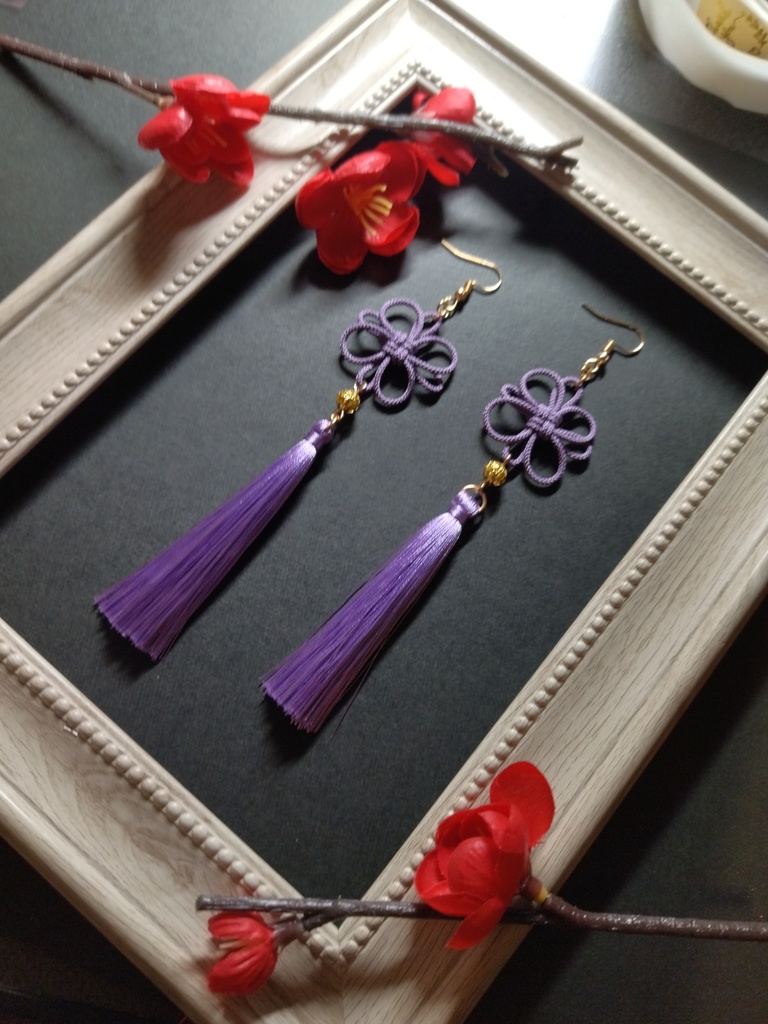 【ゴールドビーズ】吉祥結びとタッセルのピアス(イヤリング)(薄紫)【チャイナ】【中華風】【袴】【和風】【和装】