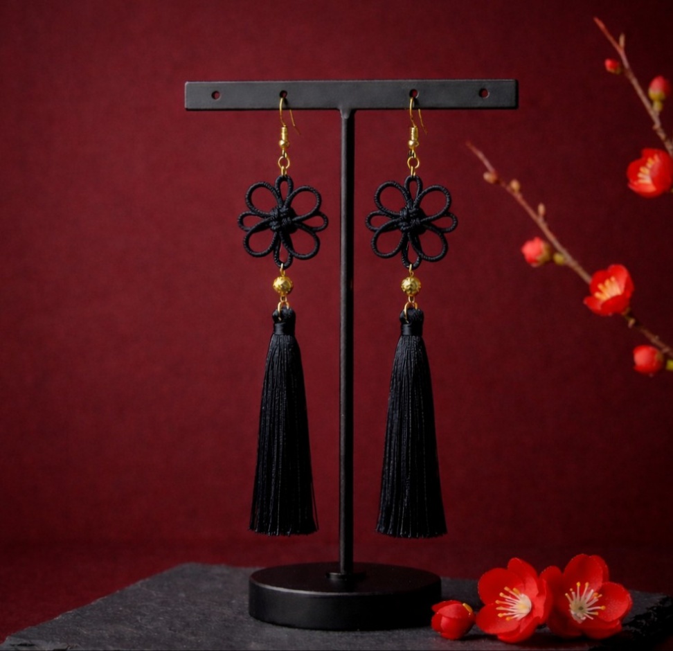 【ゴールドビーズ】吉祥結びとタッセルのピアス(イヤリング)(黒)【和風】【チャイナ】【中華風】【着物】【和装】