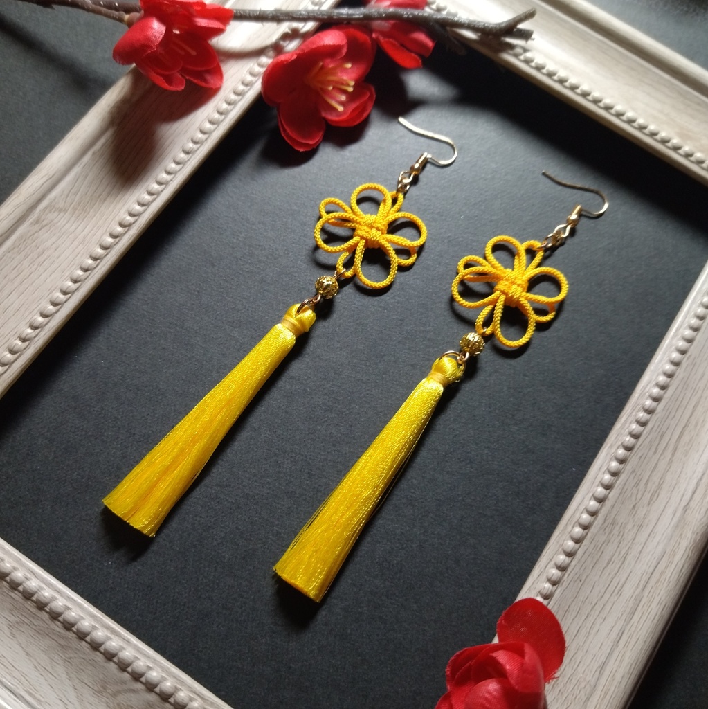 【ゴールドビーズ】吉祥結びとタッセルのピアス(イヤリング)(黄色)【和装】【和風】【チャイナ】【中華風】【着物】