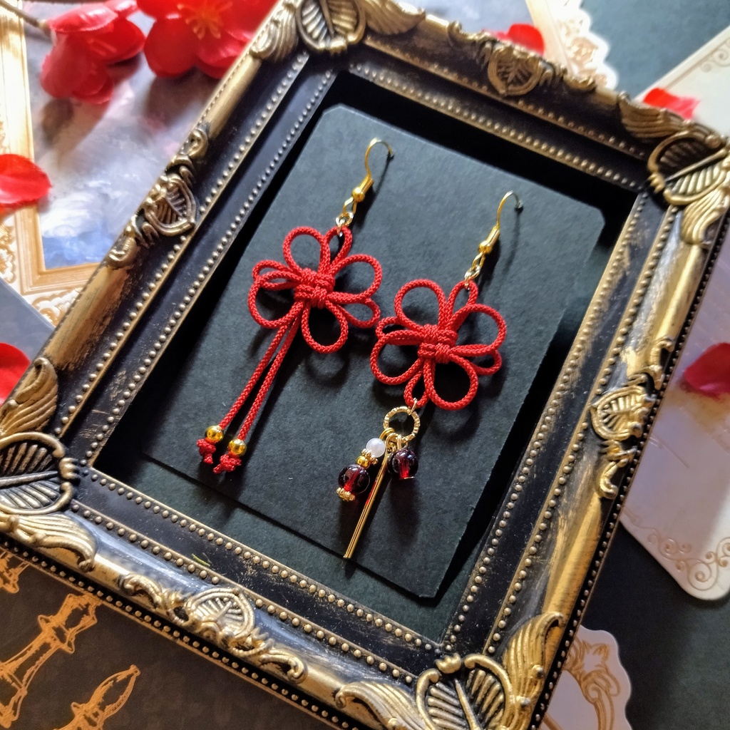 飾り結びのアシンメトリーピアス(赤)【チャイナ】【和装】【着物】【中華風】【袴】【浴衣】【和風】