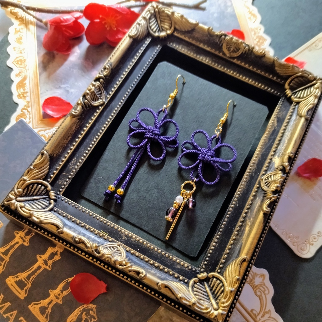 飾り結びのアシンメトリーピアス(紫)(イヤリング)【チャイナ】【和装】【着物】【中華風】【袴】【浴衣】【和風】