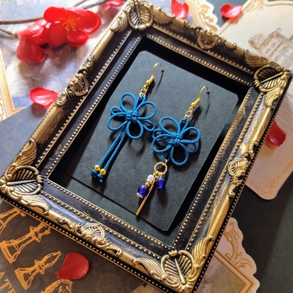 飾り結びのアシンメトリーピアス(青)(イヤリング)【チャイナ】【和装】【着物】【中華風】【袴】【浴衣】【和風】