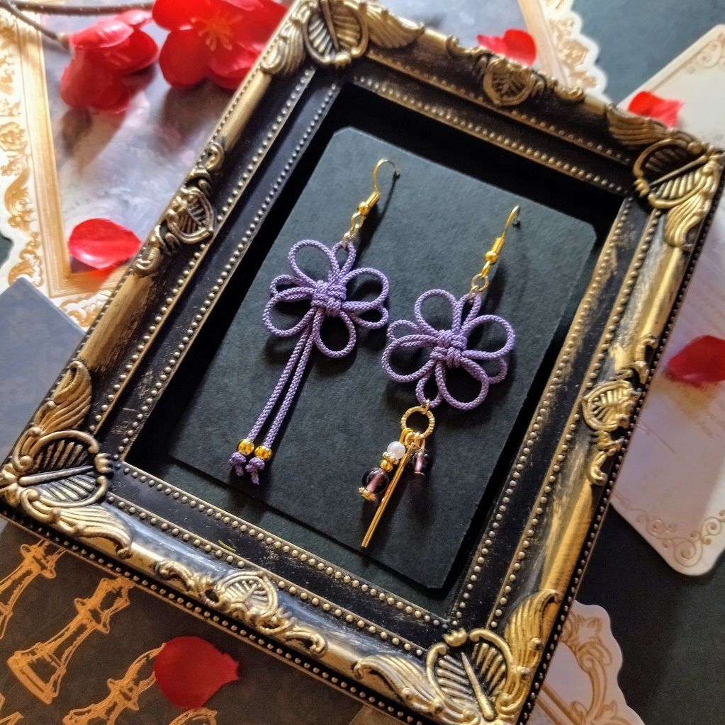 飾り結びのアシンメトリーピアス(薄紫)(イヤリング)【チャイナ】【和装】【着物】【中華風】【袴】【浴衣】【和風】