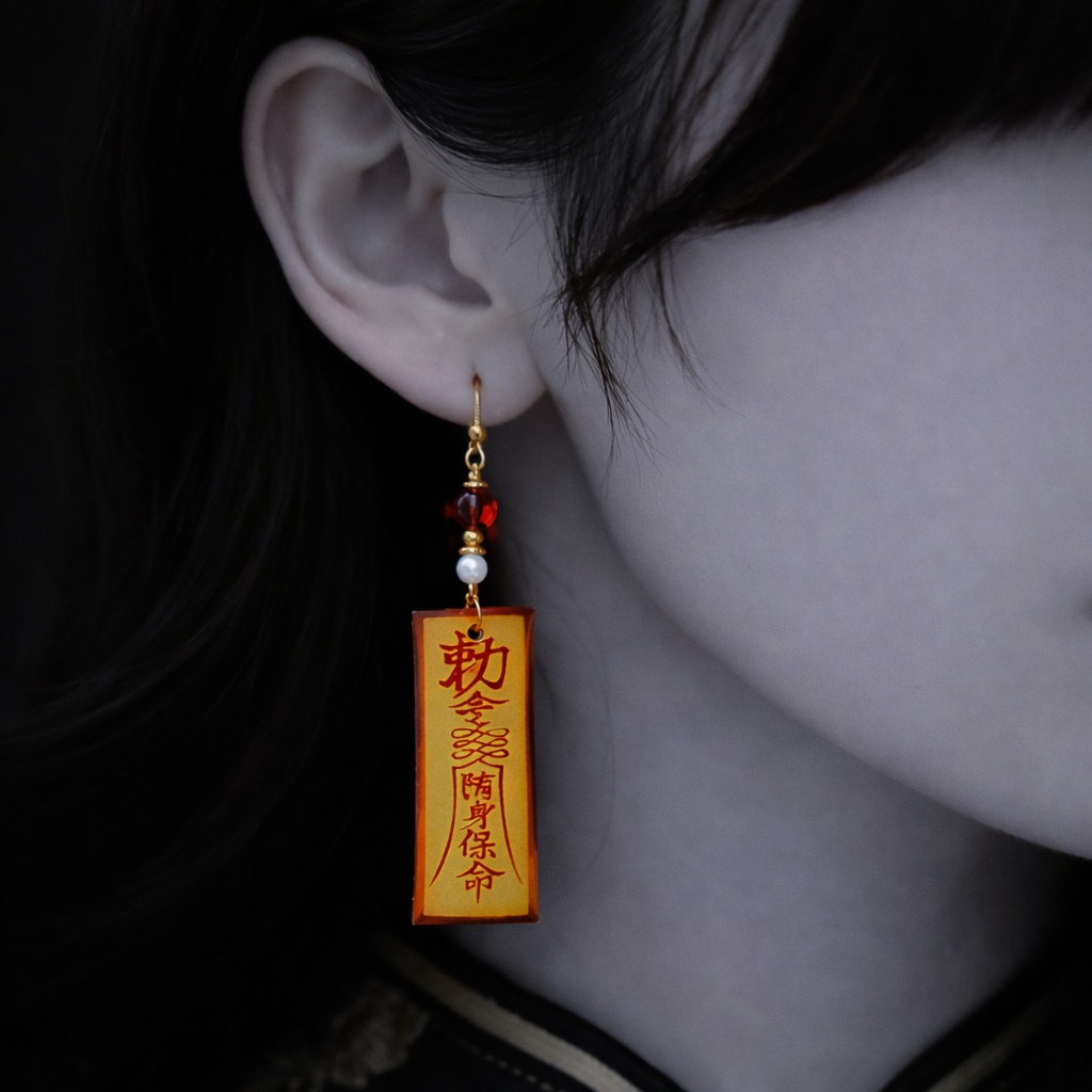 キョンシーの御札モチーフ&タッセルのピアス(イヤリング)【中華風】【チャイナ】【サブカル】【妖怪】