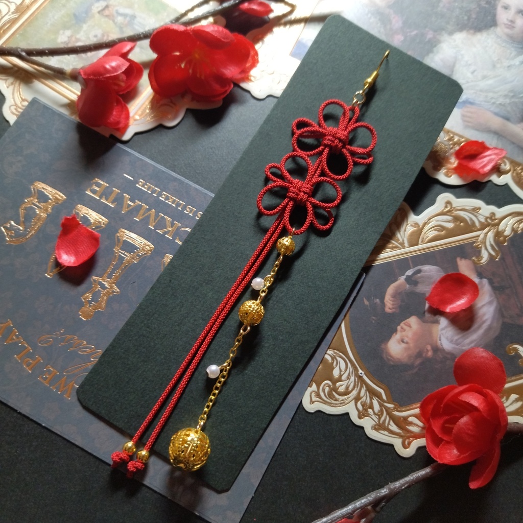 飾り結びとゴールドビーズの片耳ピアス(イヤリング)(色オーダー可)【和風】【チャイナ】【中華風】【和装】【着物】【和ゴス】【浴衣】【推し色】【推し活】