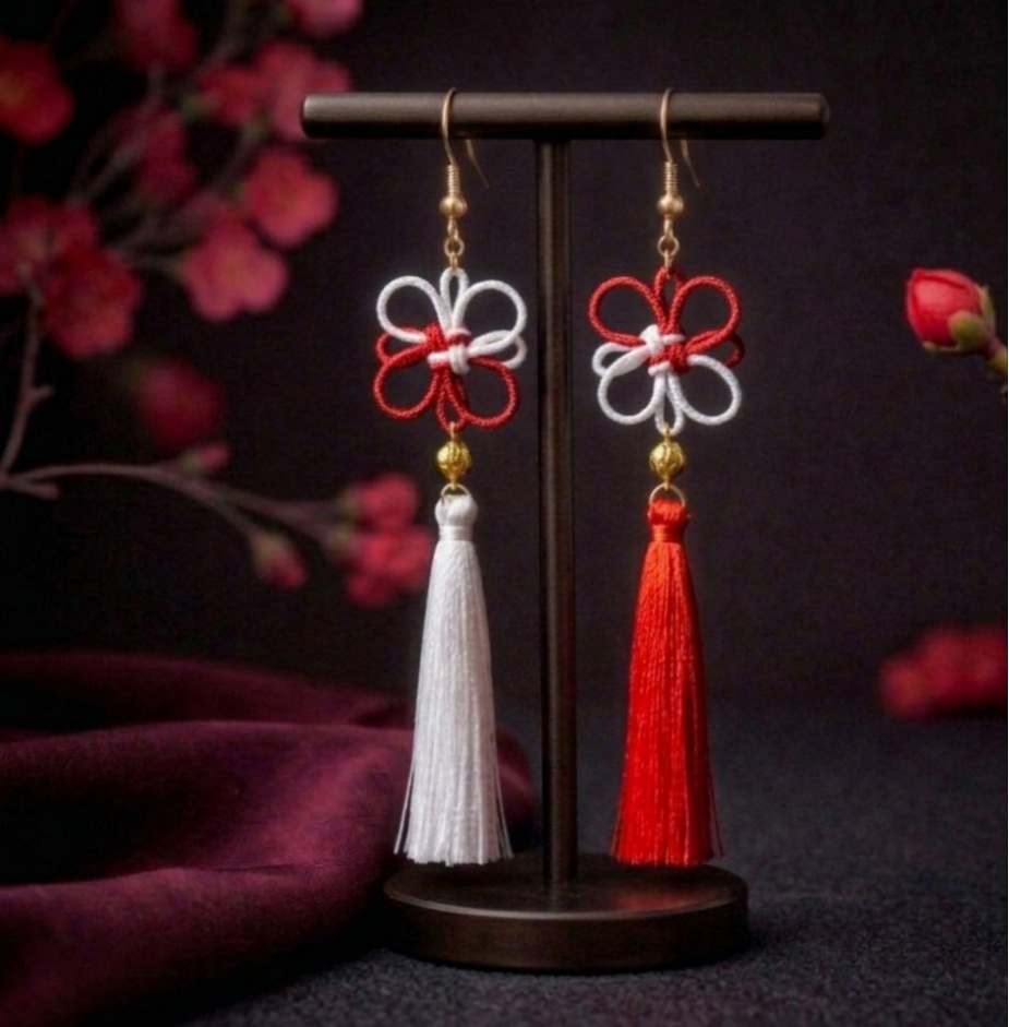 【バイカラー】吉祥結びとタッセルのピアス(イヤリング)(一部色オーダー可)【和風】【中華風】【チャイナ】【サブカル】【着物】【浴衣】【袴】【推し活】【推し色】