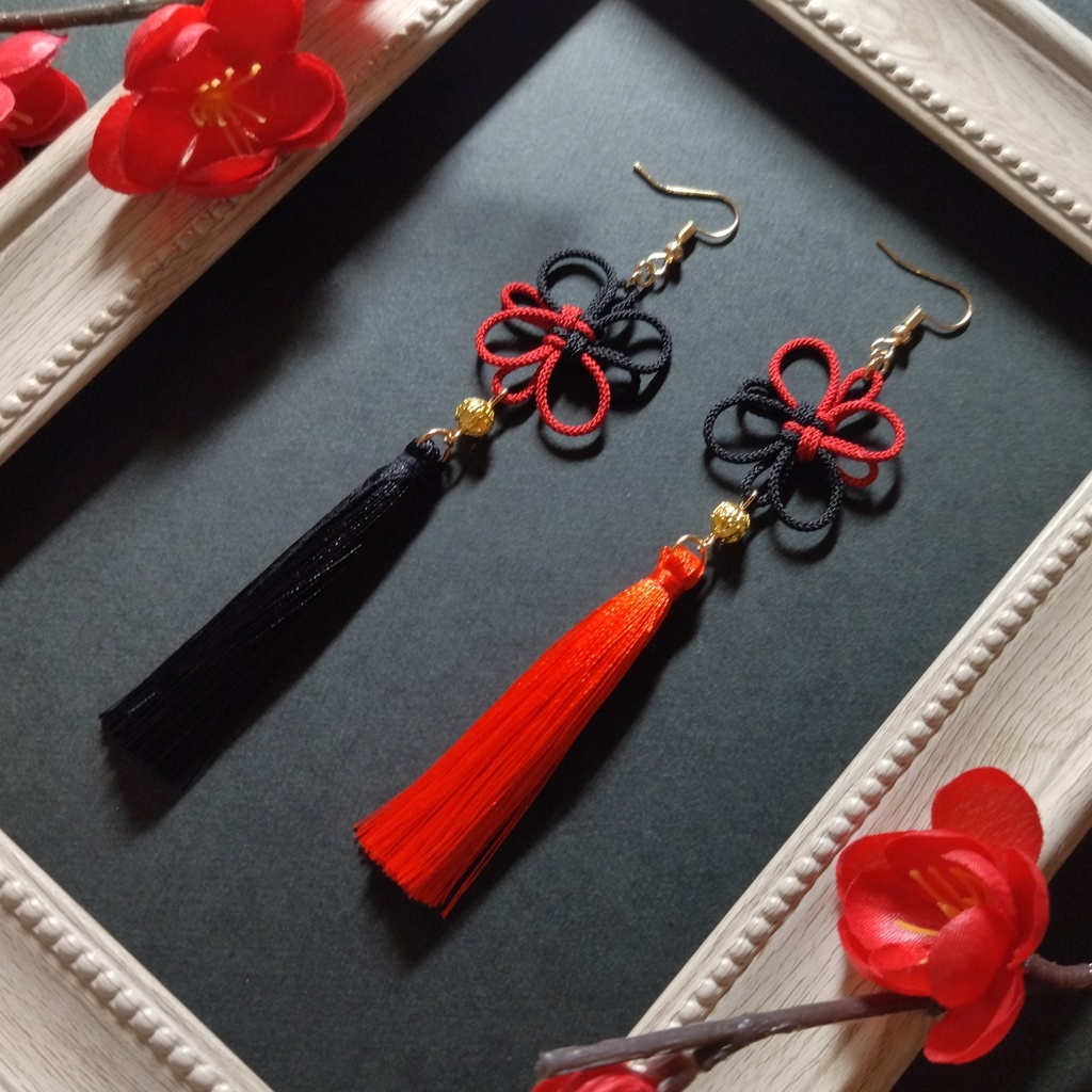 【バイカラー】吉祥結びとタッセルのピアス(イヤリング)(一部色オーダー可)【和風】【チャイナ】【中華風】【着物】【和装】【和ゴス】【浴衣】【推し活】【推し色】