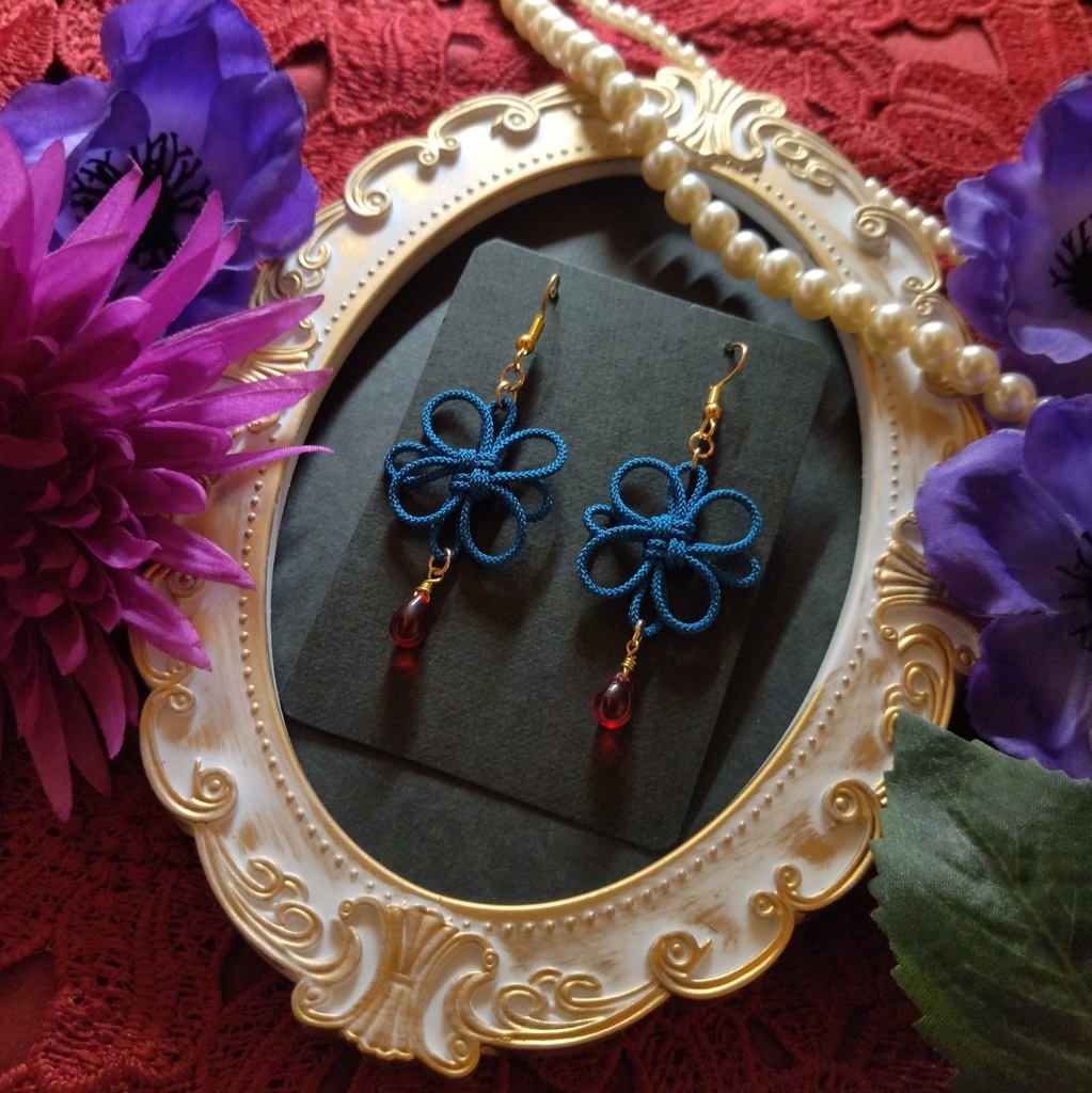 吉祥結びとチェコビーズのピアス(色オーダー可)(イヤリング)【チャイナ】【和装】【着物】【中華風】【袴】【浴衣】【和風】