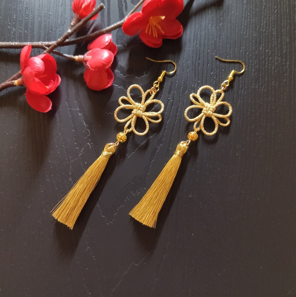 吉祥結びとタッセルのピアス(ゴールド)【和風】【中華風】【チャイナ】【着物】【袴】
