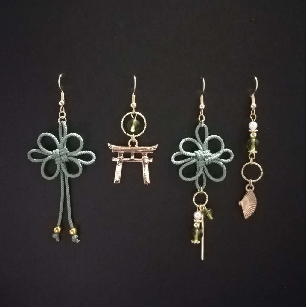 【鳥居or日本刀選択可】和風アシンメトリーピアスセット(薄緑)