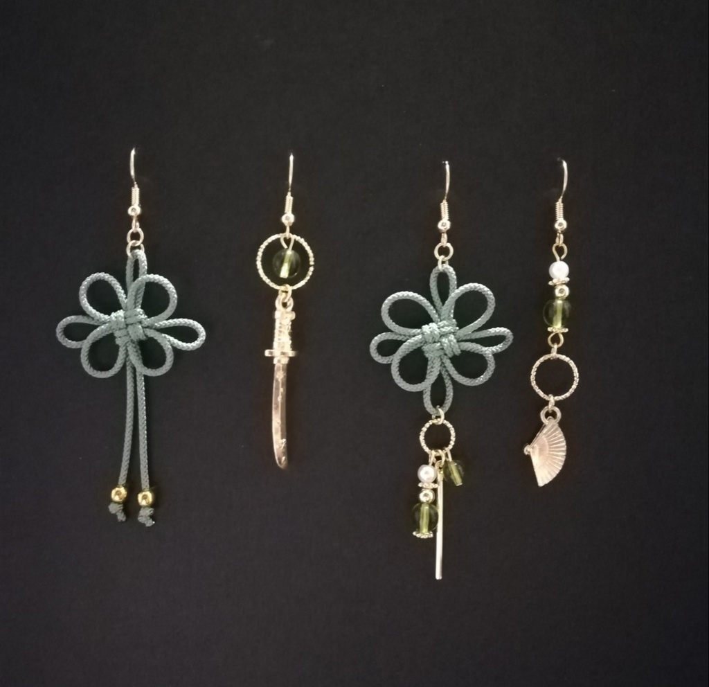 【鳥居or日本刀選択可】和風アシンメトリーピアスセット(薄緑)