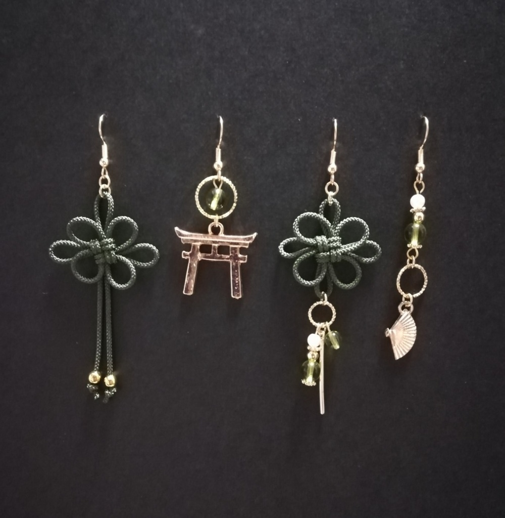 【鳥居or選択可】和風アシンメトリーピアスセット(深緑)