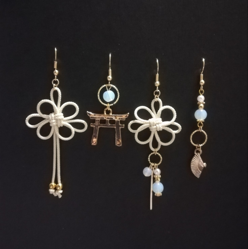 【鳥居or日本刀選択可】和風アシンメトリーピアスセット(アイボリー)