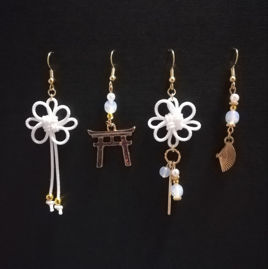 【鳥居or日本刀選択可】和風アシンメトリーピアスセット(白)