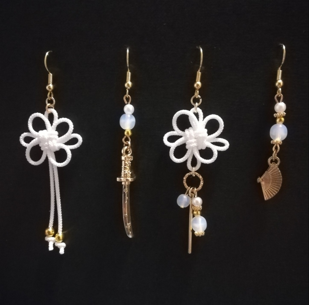 【鳥居or日本刀選択可】和風アシンメトリーピアスセット(白)