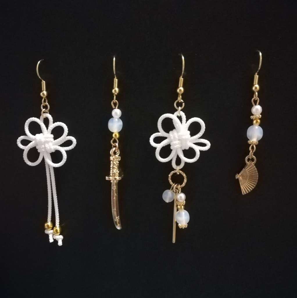 【鳥居or日本刀選択可】和風アシンメトリーピアスセット(白)