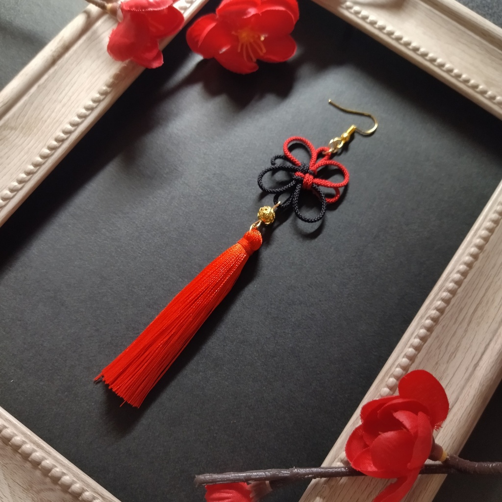 【バイカラー】吉祥結びとタッセルのピアス(イヤリング)(一部色オーダー可)【チャイナ】【中華風】【和風】【袴】【浴衣】【着物】【推し色】【推し活】