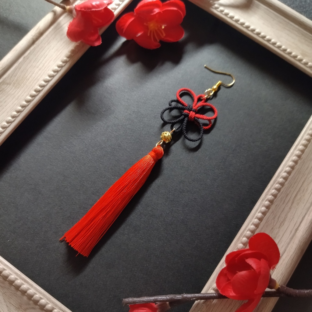 【バイカラー】吉祥結びとタッセルのピアス(イヤリング)(一部色オーダー可)【チャイナ】【中華風】【和風】【袴】【浴衣】【着物】【推し色】【推し活】