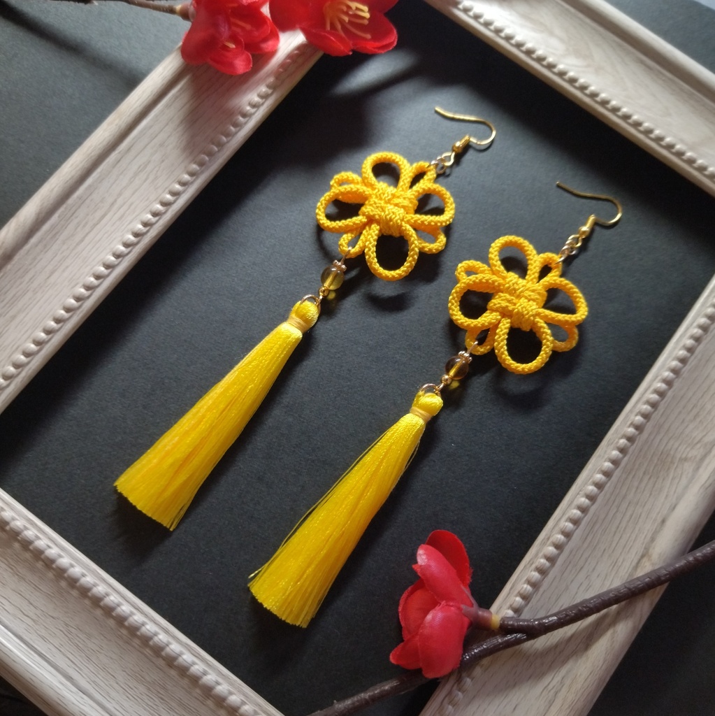 【太】吉祥結びとタッセルのピアス(イヤリング)(黄色)【着物】【和風】【チャイナ】【中華風】【和風】