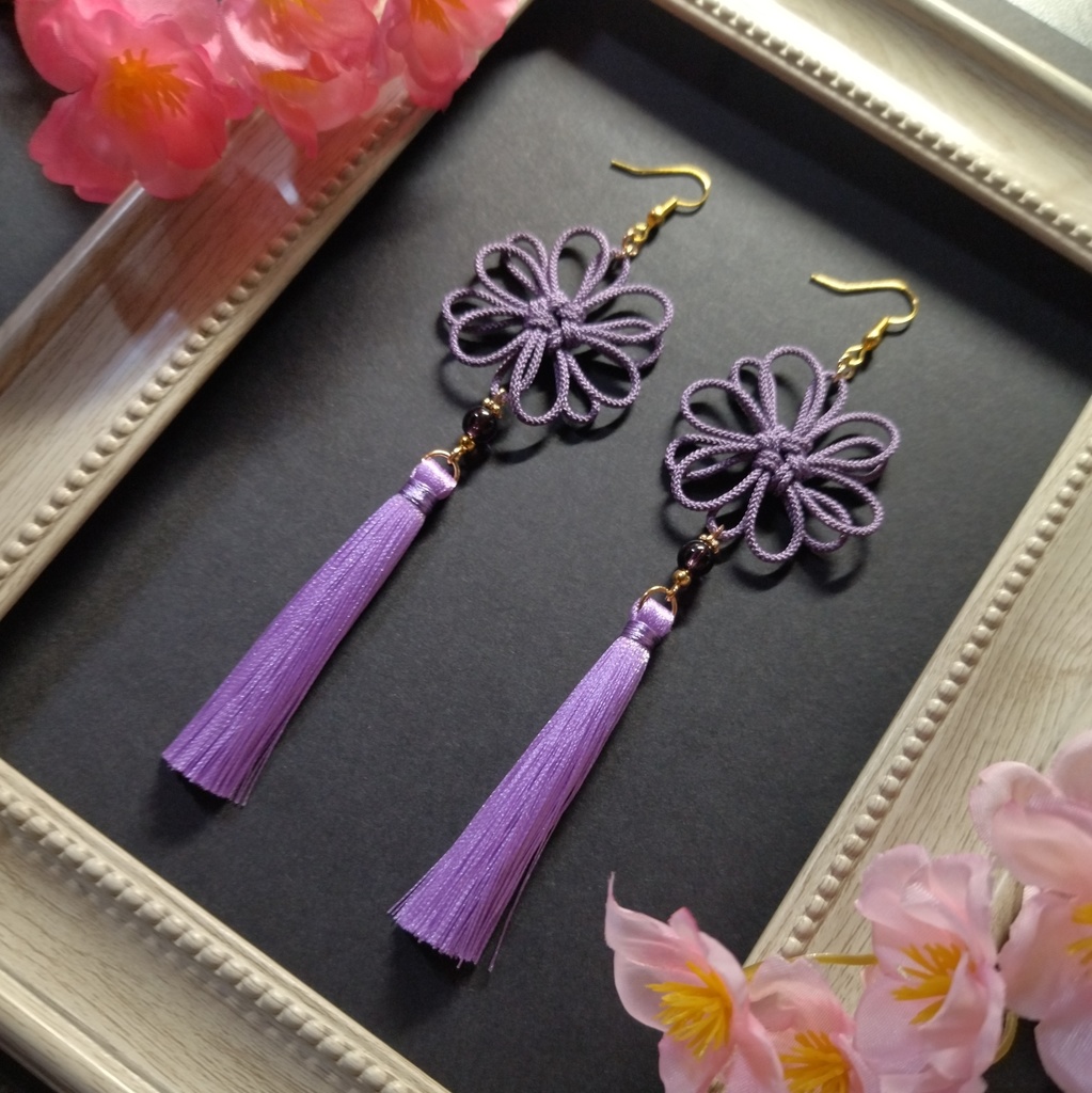八重菊結びとタッセルのピアス(イヤリング)(薄紫)【和風】【チャイナ】【中華風】【着物】【袴】【和ゴス】