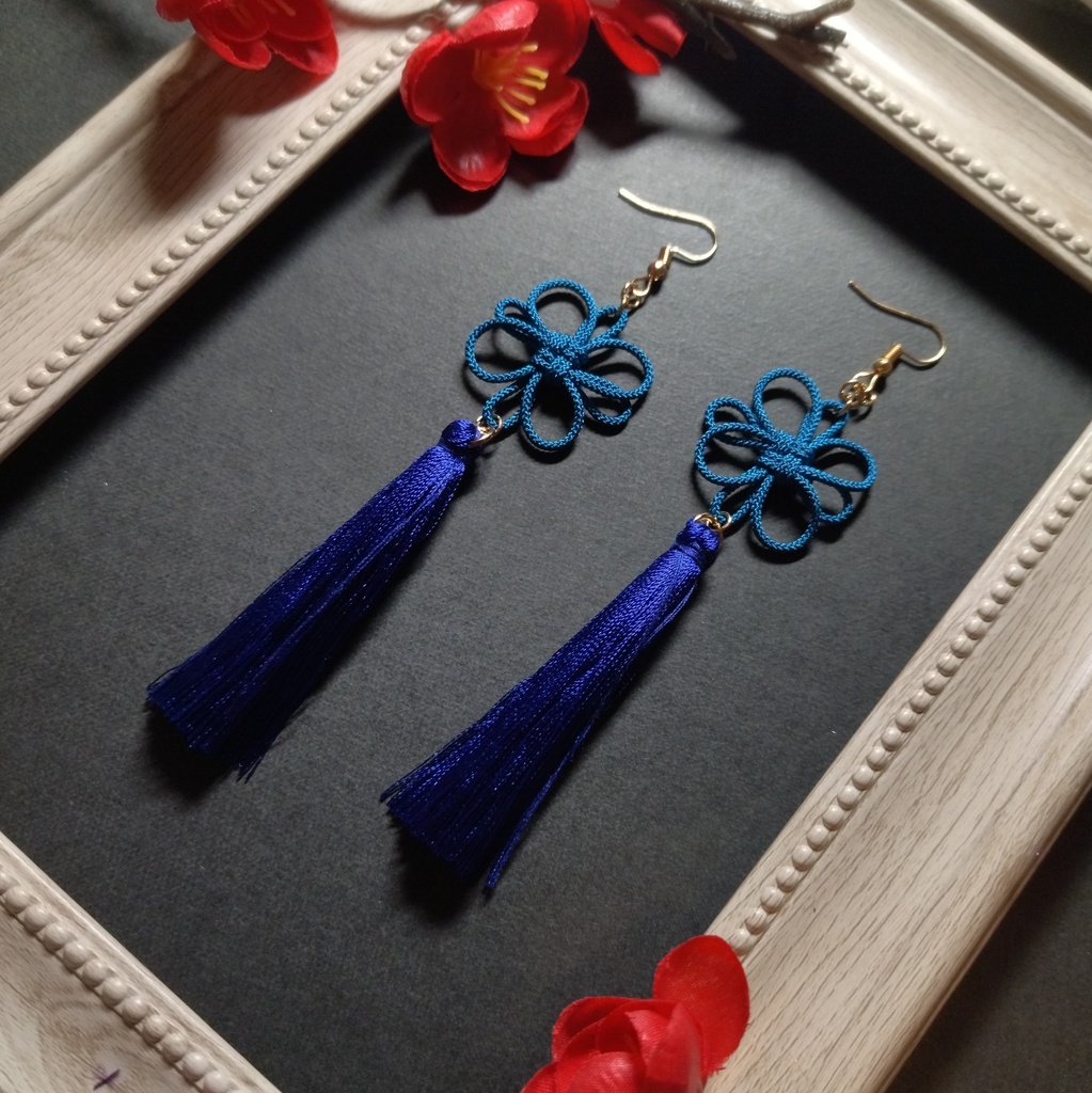 吉祥結びとタッセルのピアス(イヤリング)(青)【和風】【和装】【チャイナ】【中華風】【着物】【和ゴス】