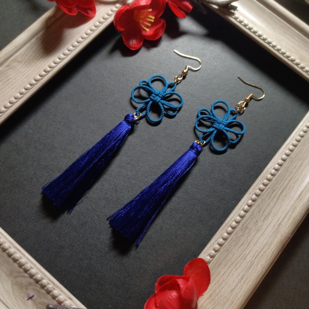 吉祥結びとタッセルのピアス（イヤリング）（青）【和風】【和装】【チャイナ】【中華風】【着物】【和ゴス】