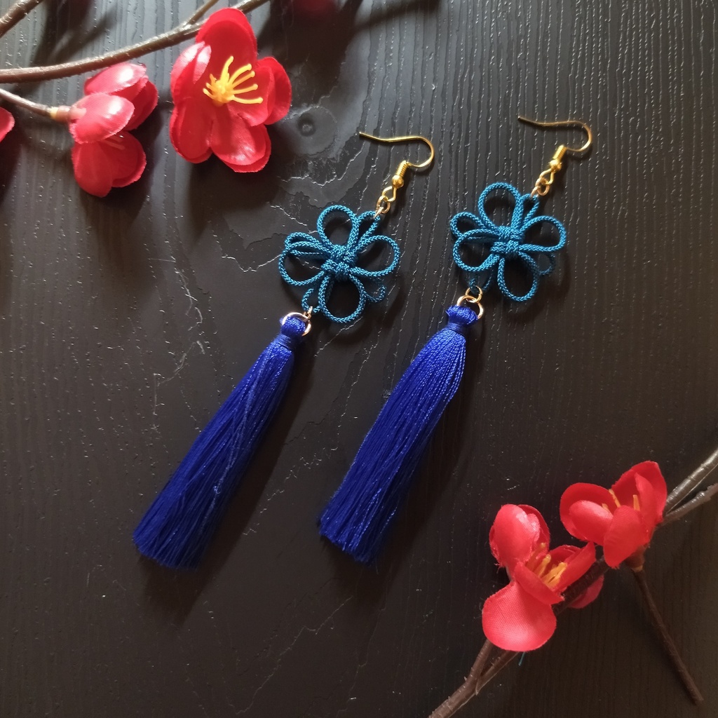 吉祥結びとタッセルのピアス(イヤリング)(青)【和風】【和装】【チャイナ】【中華風】【着物】【和ゴス】