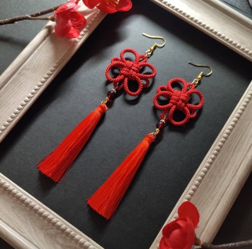 【太】吉祥結びとタッセルのピアス(イヤリング)(赤)【チャイナ】【中華風】【和風】【着物】【浴衣】【和ゴス】【袴】