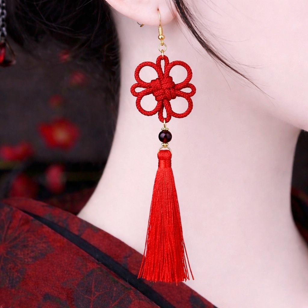 【太】吉祥結びとタッセルのピアス(イヤリング)(白)【和風】【着物】【浴衣】【中華風】【チャイナ】