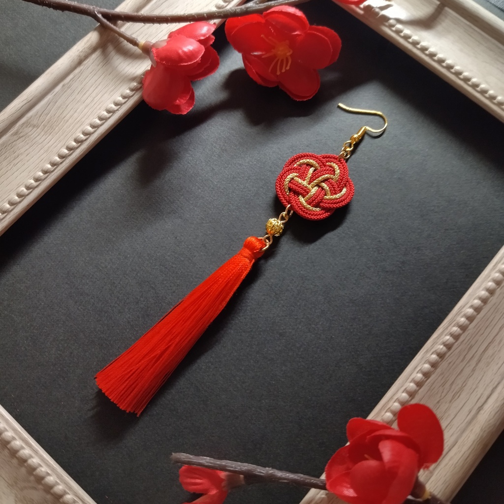 【片耳】梅結びとタッセルのピアス(イヤリング)(一部色オーダー可)【チャイナ】【中華風】【和装】【着物】【和ゴス】【浴衣】【推し活】【推し色】