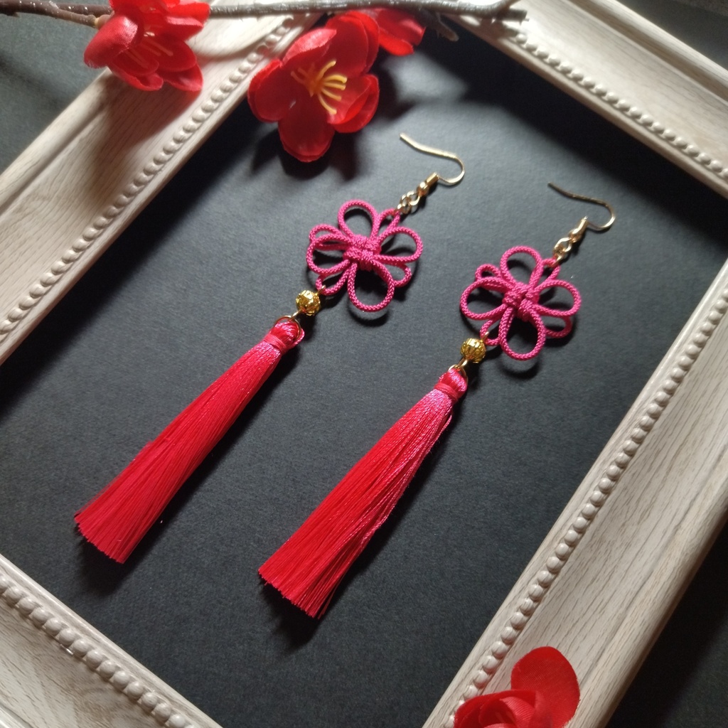 【ゴールドビーズ】吉祥結びとタッセルのピアス(イヤリング)(ピンク)【和風】【チャイナ】【中華風】【和【着物】装】