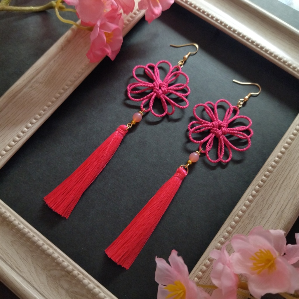 八重菊結びとタッセルのピアス(イヤリング)(ピンク)【チャイナ】【中華風】【和風】【着物】【和装】