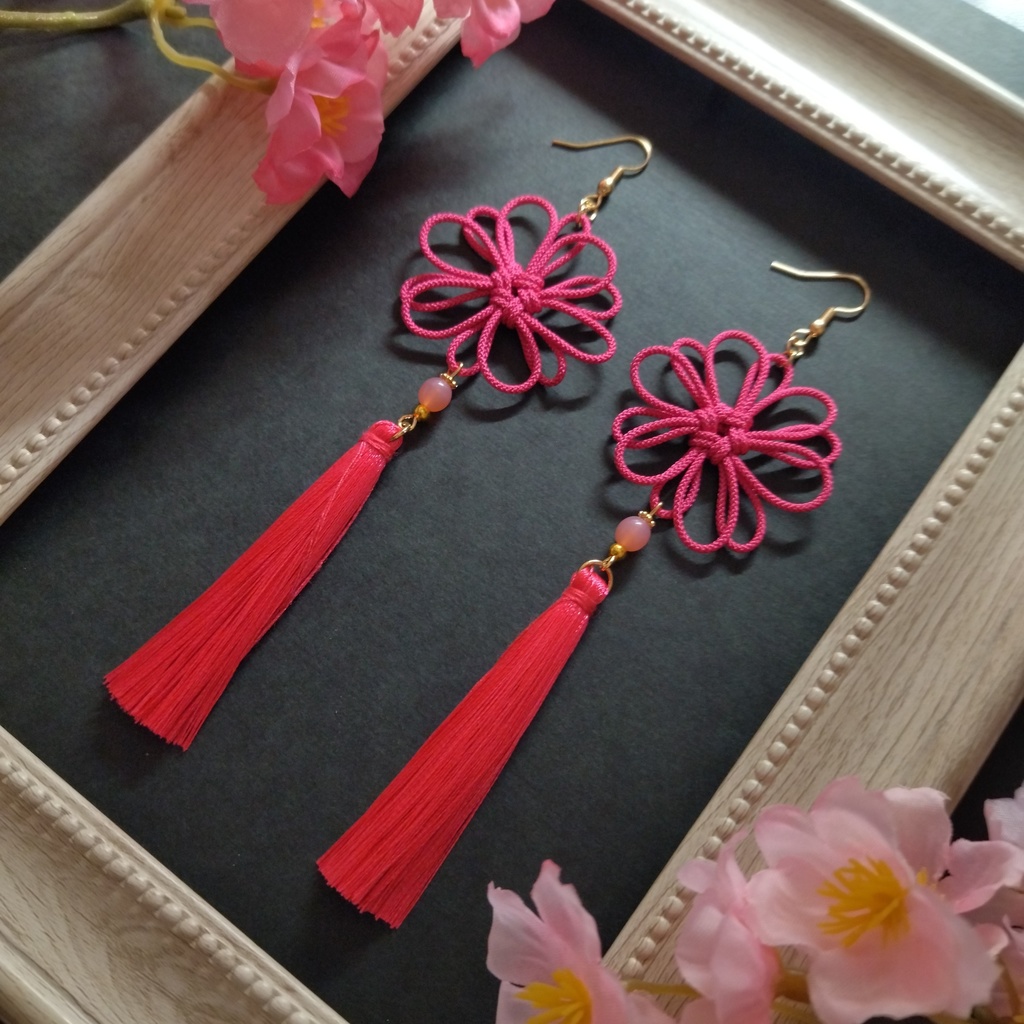 八重菊結びとタッセルのピアス(イヤリング)(ピンク)【チャイナ】【中華風】【和風】【着物】【和装】