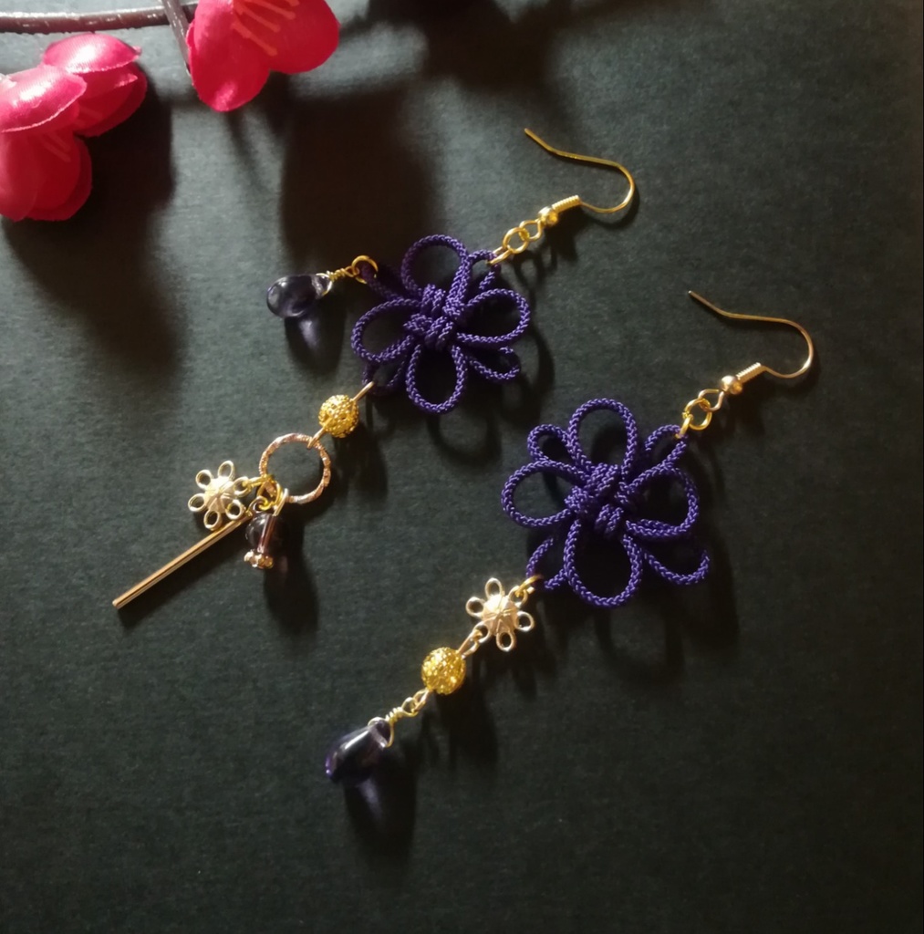 飾り結びとお花のピアス(紫)(イヤリング)【チャイナ】【和装】【着物】【中華風】【袴】【浴衣】【和風】