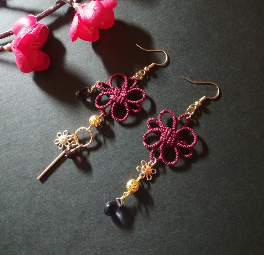 飾り結びとお花のピアス(えんじ)(イヤリング)【チャイナ】【和装】【着物】【中華風】【袴】【浴衣】【和風】