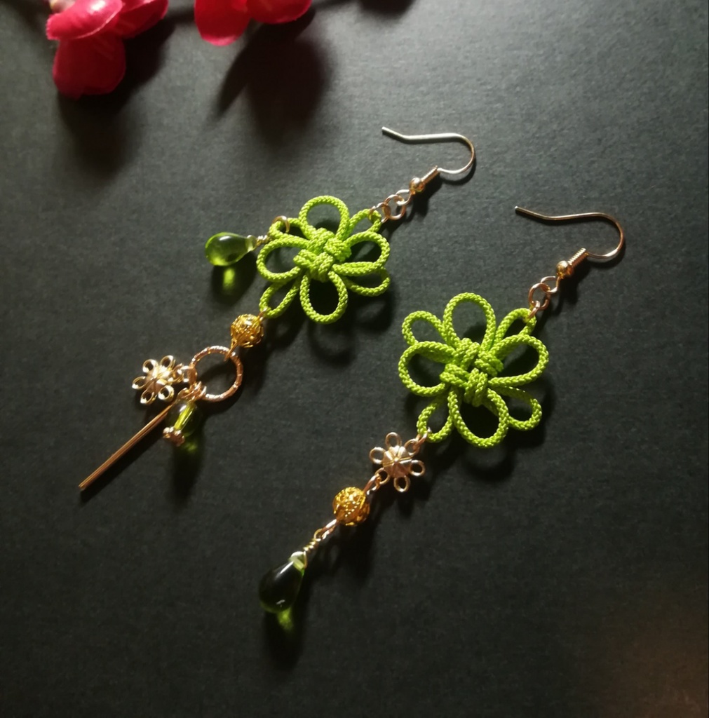 飾り結びとお花のピアス(若葉)(イヤリング)【チャイナ】【和装】【着物】【中華風】【袴】【浴衣】【和風】