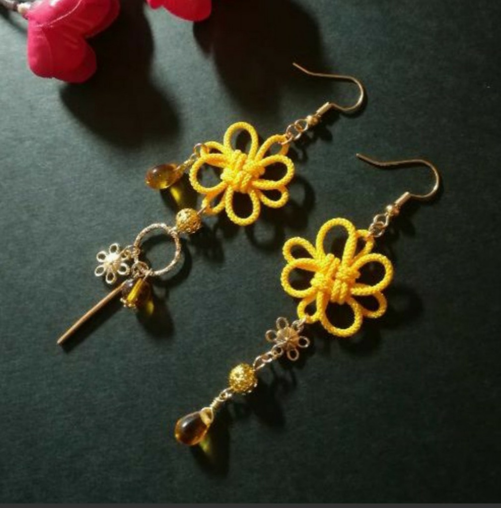 飾り結びとお花のピアス(黄色)(イヤリング)【チャイナ】【和装】【着物】【中華風】【袴】【浴衣】【和風】
