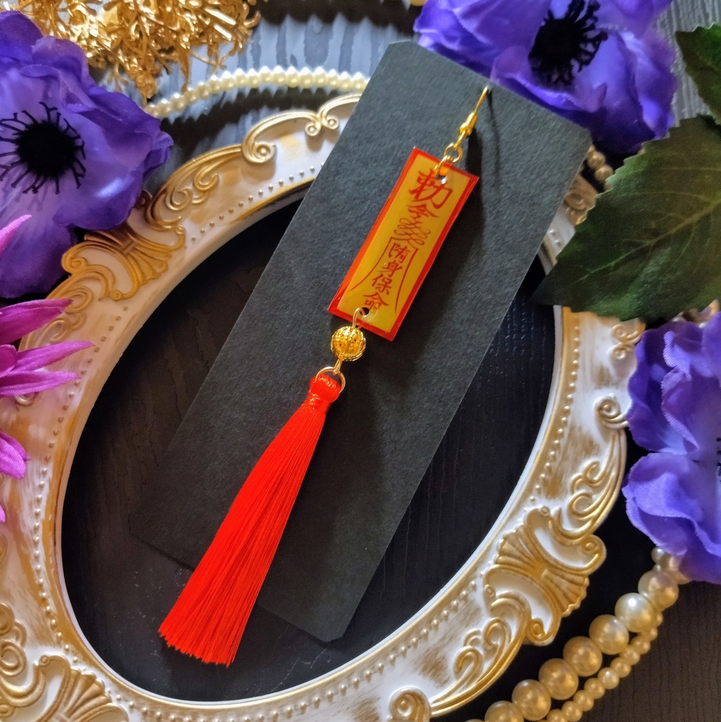 【片耳】キョンシーの御札モチーフ&タッセルピアス(イヤリング)【チャイナ】【中華風】