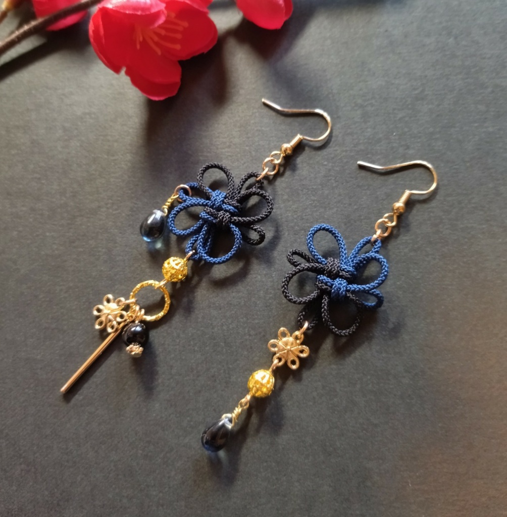 【バイカラー】飾り結びとお花のピアス(色オーダー可)(イヤリング)【和ゴス】【和装】【着物】【成人式】【袴】【浴衣】【和風】