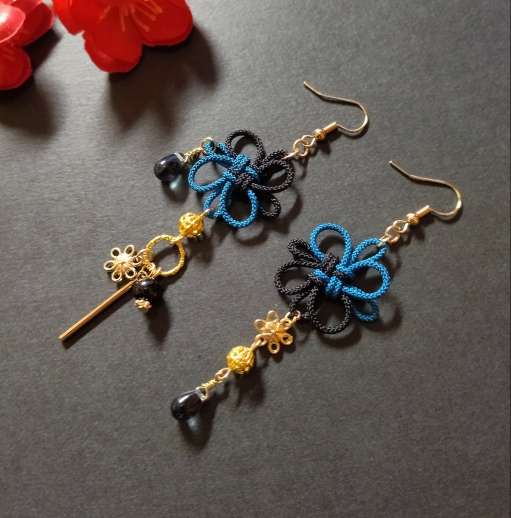 【バイカラー】飾り結びとお花のピアス(色オーダー可)(イヤリング)【和ゴス】【和装】【着物】【成人式】【袴】【浴衣】【和風】