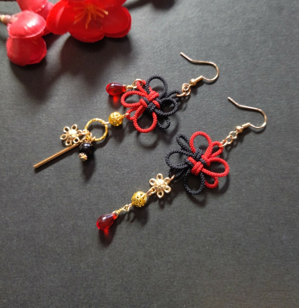 【バイカラー】飾り結びとお花のピアス(色オーダー可)(イヤリング)【和ゴス】【和装】【着物】【成人式】【袴】【浴衣】【和風】