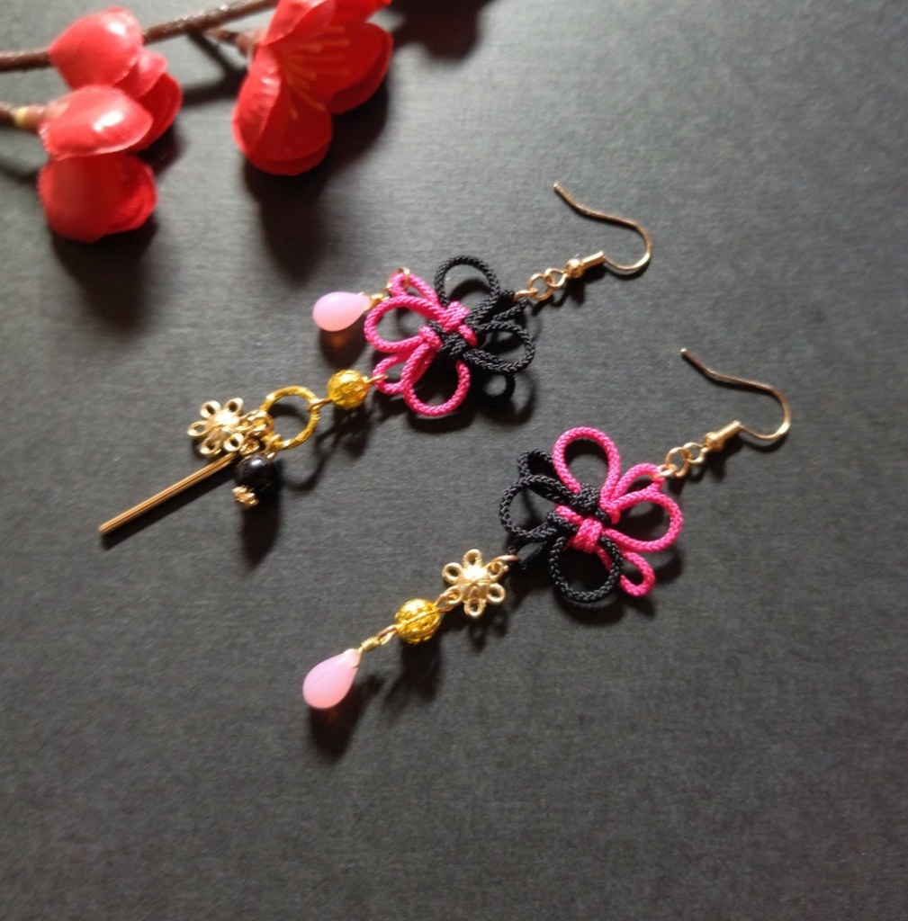 【和風】【バイカラー】飾り結びとお花のピアス(色オーダー可)(イヤリング)【和ゴス】【和装】【着物】【成人式】【袴】【浴衣】【和風】