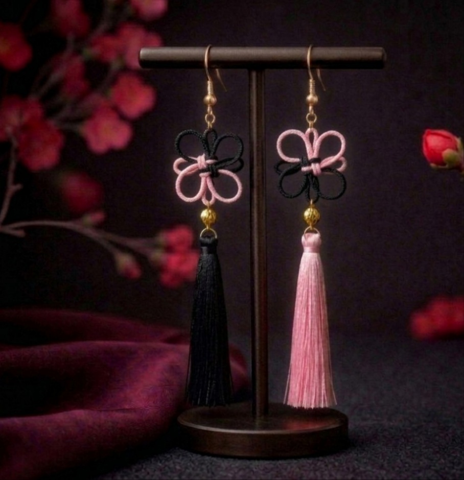 【バイカラー】吉祥結びとタッセルのピアス(イヤリング)(色オーダー可)【和風】【チャイナ】【中華風】【和風【着物【推し色】【推し活】【成人式】【卒業式】