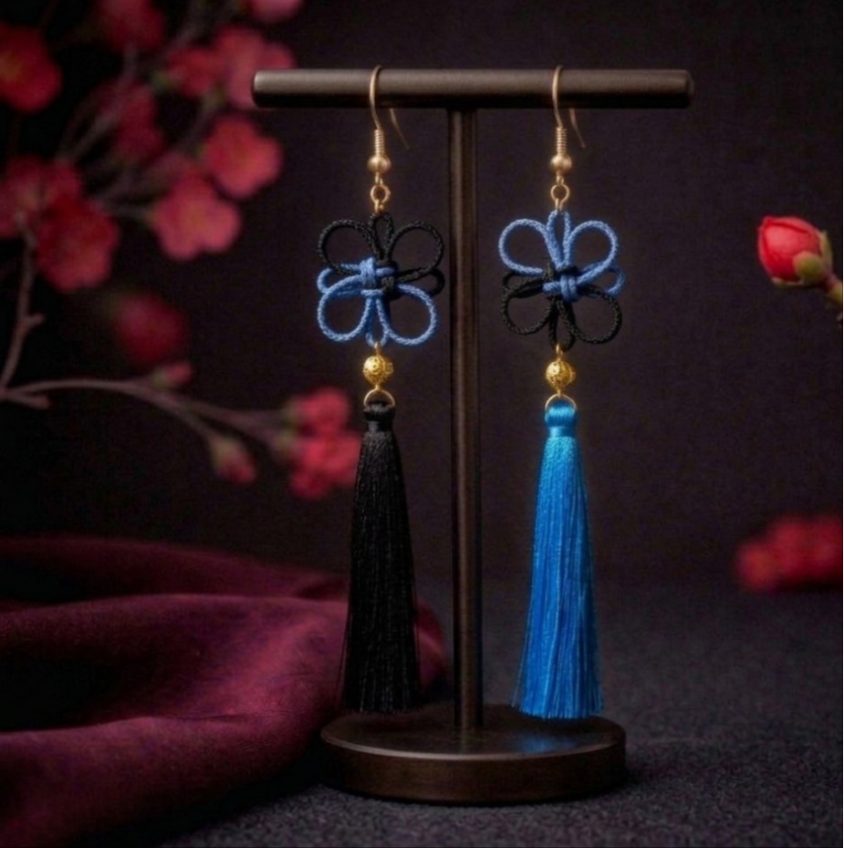 【和風】【バイカラー】吉祥結びとタッセルのピアス(イヤリング)(色オーダー可)【中華風】【チャイナ】【和風】【着物】【和風】【推し活】【推し色】