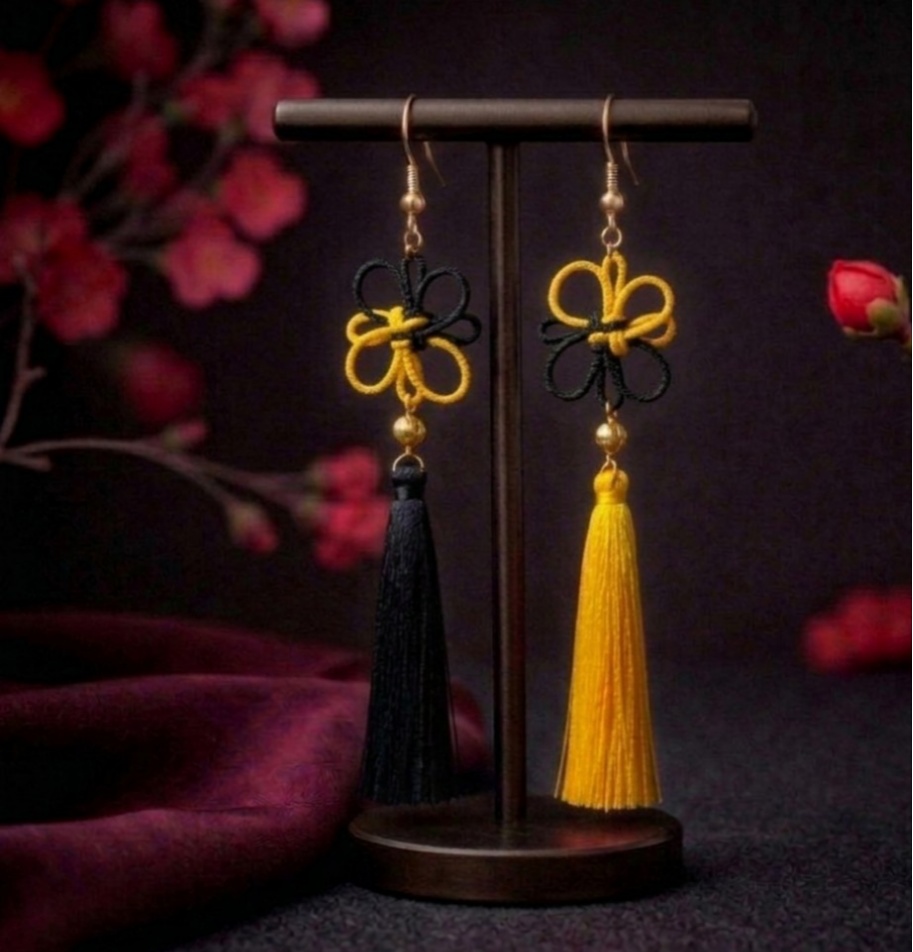 【和風】【バイカラー】吉祥結びとタッセルのピアス(イヤリング)(色オーダー可)【和風】【中華風】【チャイナ】【着物】【和装】【推し活】【推し色】