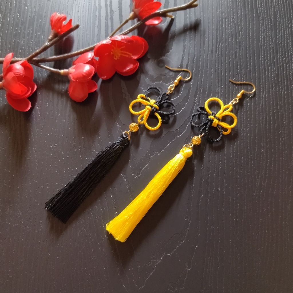 【和風】【バイカラー】吉祥結びとタッセルのピアス(イヤリング)(色オーダー可)【和風】【中華風】【チャイナ】【着物】【和装】【推し活】【推し色】