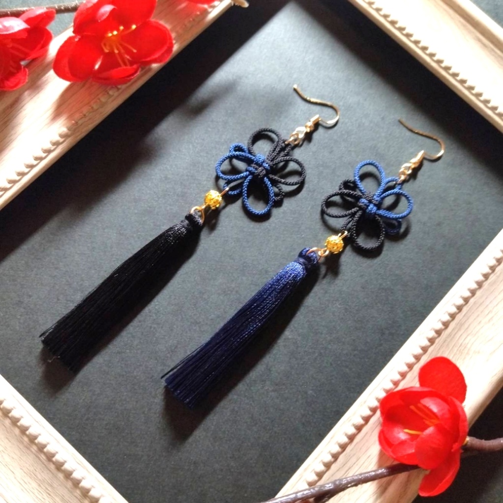 【バイカラー】吉祥結びとタッセルのピアス(色オーダー可)【和風】【チャイナ】【中華風】【和装】【着物】【浴衣】【和装】