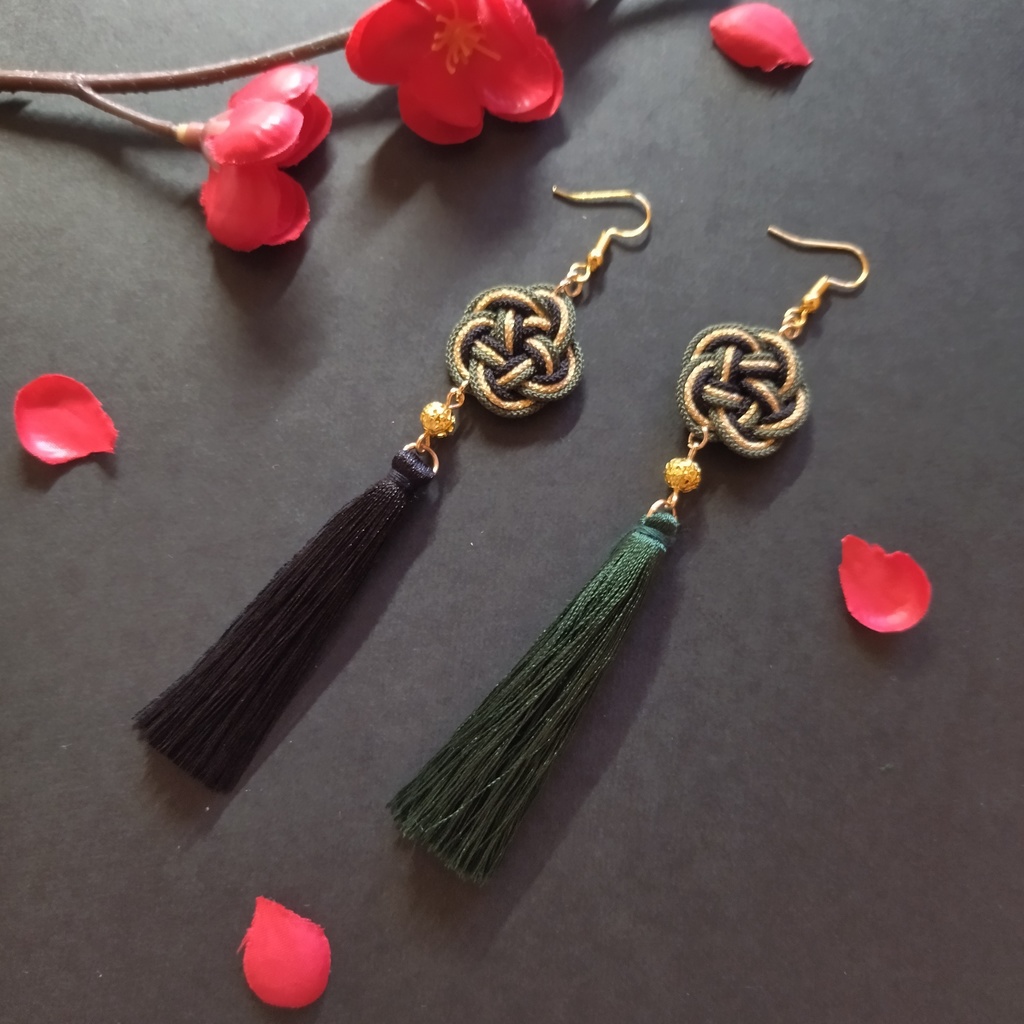 【和風】梅結びとタッセルのピアス(色オーダー可)【着物】【袴】【浴衣】【推し活】【推し色】